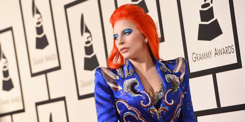20160215-Tampil Nyentrik, Lady Gaga Gokil Dengan Rambut Orange di Grammy Awards-California