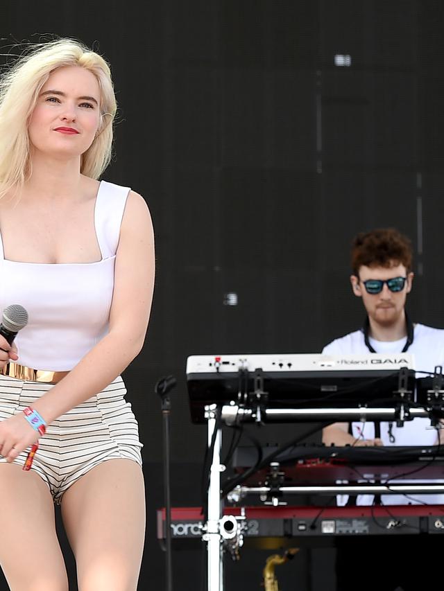 Lirik Lagu Solo Dari Clean Bandit Dan Demi Lovato Showbiz Liputan6 Com