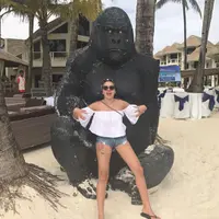 "Boleh poligami asal suaminya itu adil dalam berbagai hal, kalau tidak adil mau merasa kenikmatan doang mah tidak usah, jangan. Lebih baik sama istri pertama," jelas Nikita Mirzani. (Instagram/nikitamirzanimawardi_17)