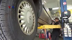 Mengunjungi bengkel mobil milik Warga Muslim Indonesia yang sudah lama tinggal di Amerika, Raymond Monzano. VOA