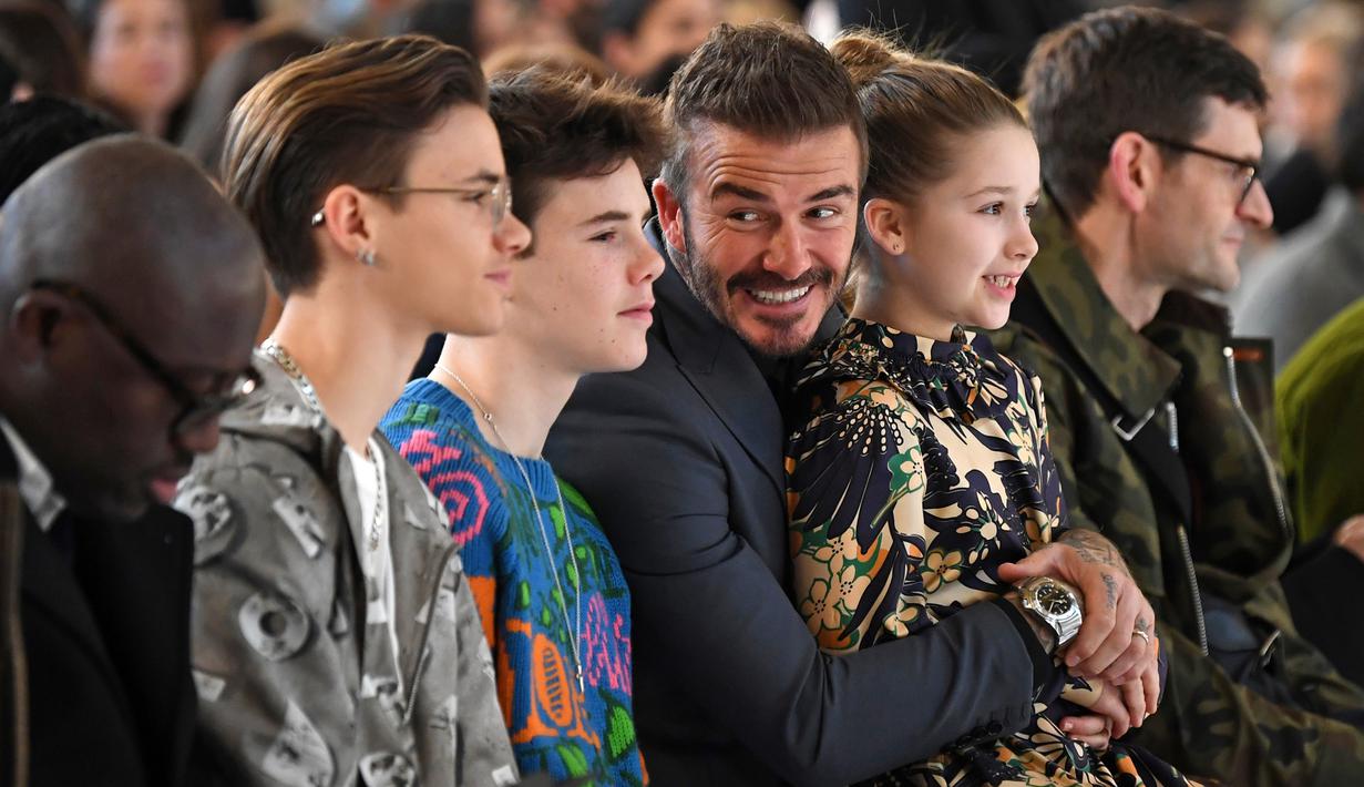 FOTO Gaya David Beckham  Bersama Anak  Anaknya di London 
