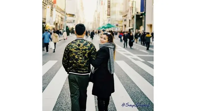 Jarang Terekspose, Ini 7 Potret Mesra Choky Sitohang dan Istri