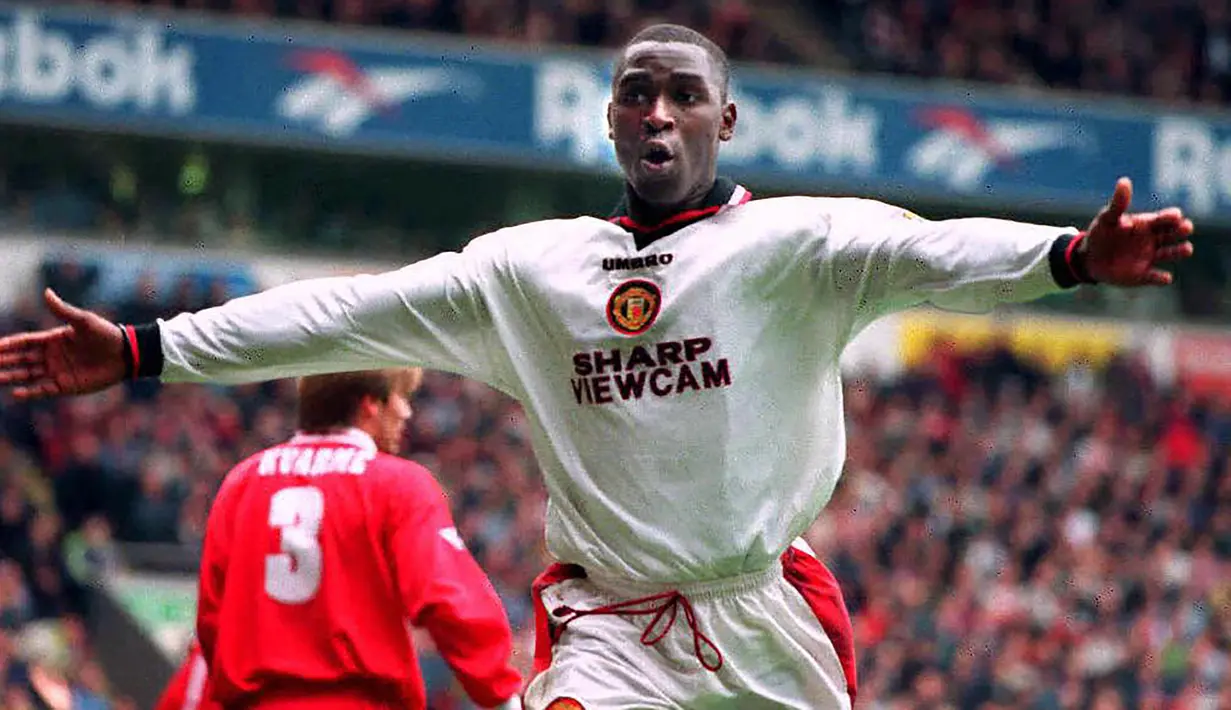 Andy Cole. Eks striker Inggris yang kini berusia 50 tahun dan telah pensiun pada November 2008 bersama Nottingham Forest ini sempat memperkuat Fulham dalam dua periode. Periode pertama selama setengah musim pada 1991/1992 dengan status pinjaman dari Arsenal. Sementara di periode kedua terjadi selama satu musim pada 2004/2005. Pada tengah musim 1994/1995 ia bergabung dengan Manchester United usai ditebus dari Newcastle United senilai 9,6 juta euro. Bersama MU ia bertahan selama 7 musim hingga pertengahan musim 2001/2002 dan total bermain dalam 274 laga di semua ajang dengan torehan 120 gol dan 45 assist. Lima gelar Liga Inggris berhasil diraihnya pada musim 1995/1996, 1996/1997 dan 1998/1999 hingga 2000/2001. (AFP/PA/Owen Humphreys)