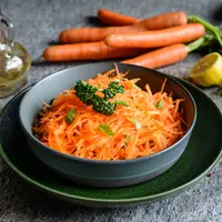 resep raw carrot segar dan sehat/shutterstock/noirchocolate