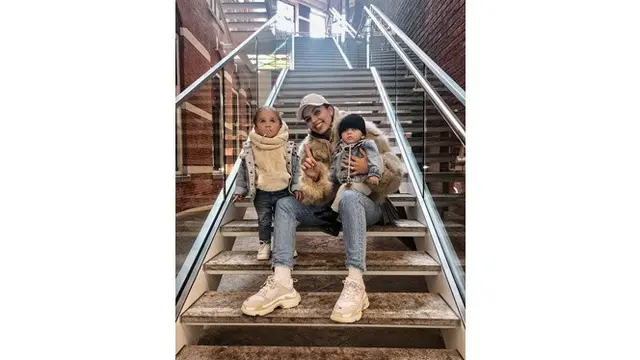 Jarang Tersorot, Ini 6 Potret Lucu Jax dan Zayn Anak Stefano Lilipaly