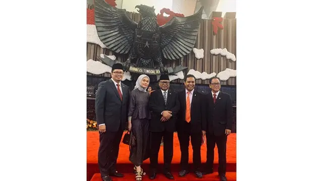 6 Potret Jialyka Maharani, Anggota DPD Termuda yang Pimpin Sidang Pelantikan