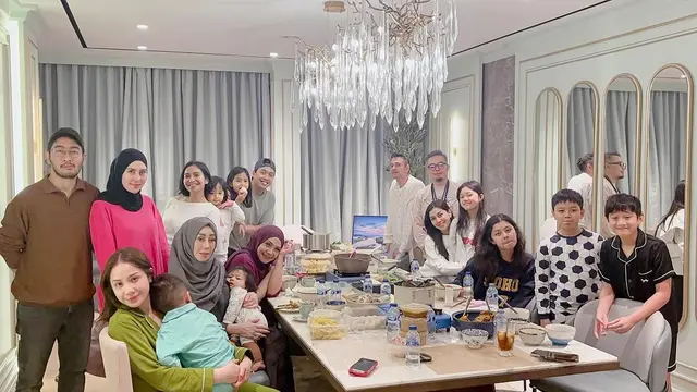 Sahur Keluarga Besar Raffi Ahmad