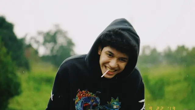 6 Potret Abun Sungkar, Kekasih Natasha Wilona di Web Series Dikta dan Hukum