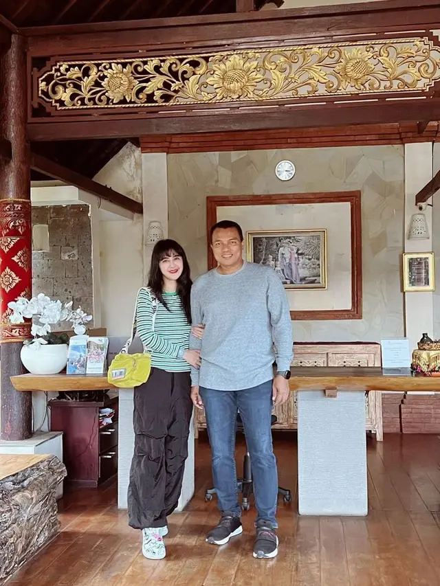 Uut Permatasari dan Suami