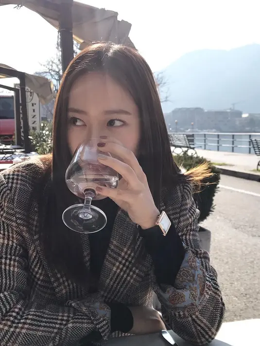 "Makanan Korea di Berlin itu sangat enak. Karena makanan Korea sudah jadi trend. Banyak anak muda Korea yang pergi ke Berlin dan membuka restoran Korea dan rasanya sangat enak," jelasnya. (Foto: instagram.com/vousmevoyez)