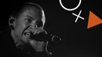 Dunia musik rock berduka. Vokalis Linkin Park, Chester Bennington tewas gantung diri di rumahnya. Ia pergi ketika band rock alternatif Linkin Park meraih kesuksesan. Lagu seperti ‘Crowling’, ‘Numb, ‘Faint’, dan ‘In The End’ sempat meraj...