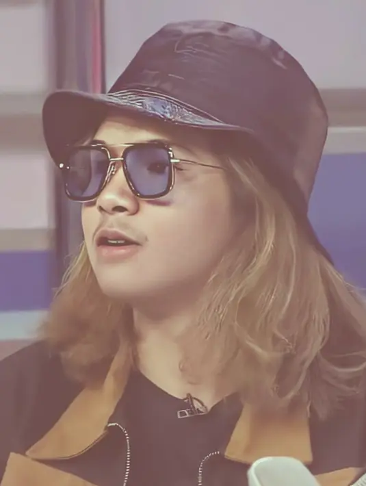 Meskipun belum ada rencana menikah di usia muda, namun menurut Dul Jaelani jika menjalin hubungan dengan seorang perempuan alangkah baiknya dijaga baik-baik. Bahkan harus komitmen juga. (Instagram/duljaelani)