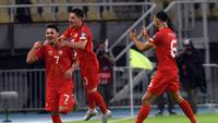 Pemain Timnas Macedonia Utara, Eljif Elmas (paling kiri). (Robert ATANASOVSKI / AFP)