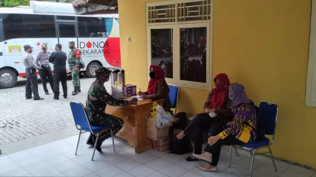 PMI Cilacap jemput bola dengan sistem mobile untuk memenuhi kebutuhan darah yang mencapai setidaknya 1.200 kantong per bulan. (Foto: Liputan6.com/PMI Cilacap untuk Muhamad Ridlo)