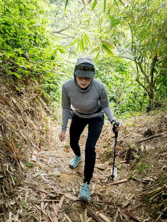 Bukan tempat mewah seperti biasanya, kali ini mantan istri Aufar Hutapea itu naik gunung. [Instagram/ollaramlan]