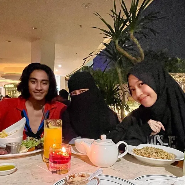 10 Potret Kebersamaan Adiba Khanza dan Abidzar Al-Ghifari, Saling Mendukung