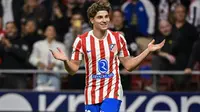 Penyerang Atletico Madrid asal Argentina #19, Julian Alvarez, merayakan gol ketiganya dalam pertandingan Liga Spanyol antara Atletico Madrid dan Rayo Vallecano di Stadion Metropolitano, Madrid, Kamis (25-9-2025). (Javier SORIANO/AFP)