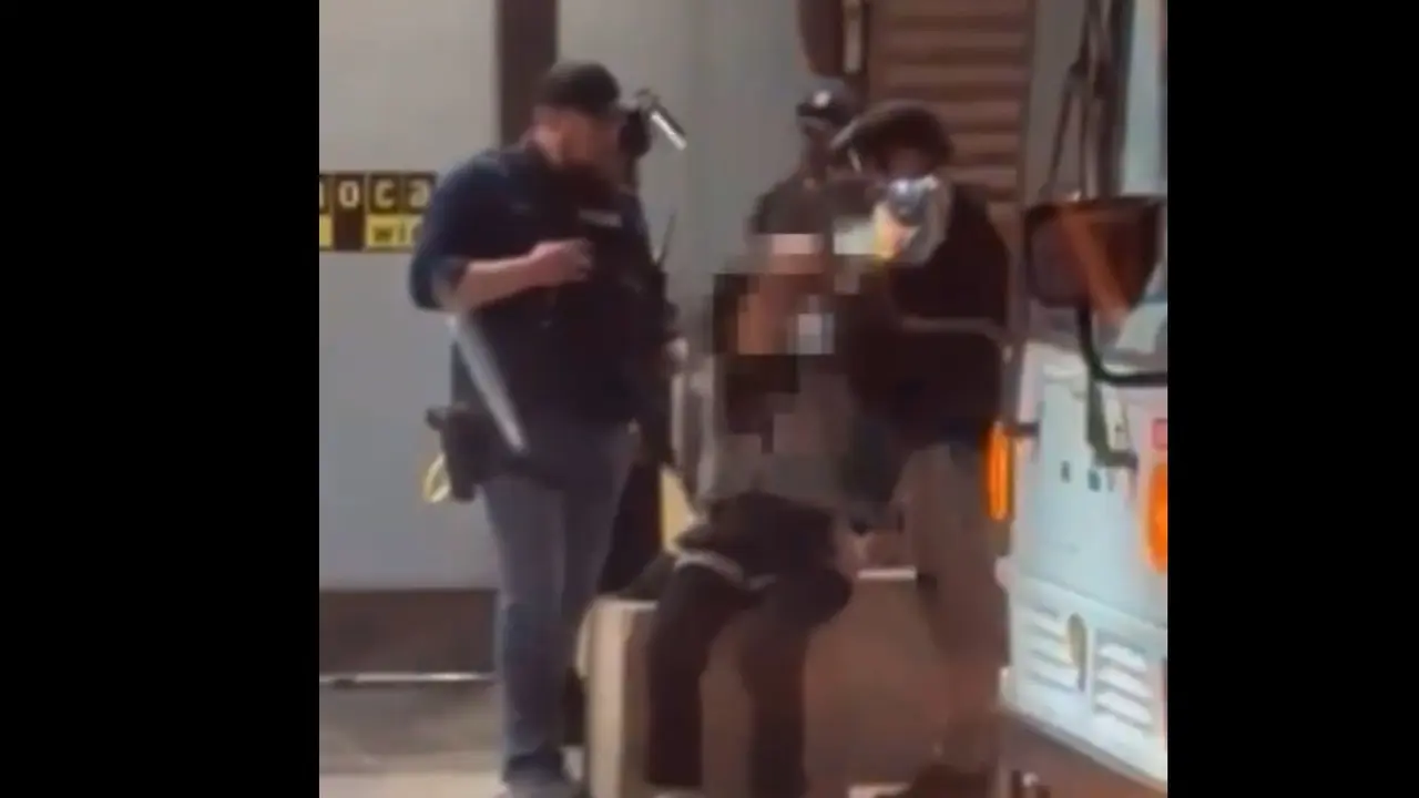 Viral Video Polisi Pria Amerika Buka Paksa Hijab 4 Mahasiswi Peserta Demo Pro-Palestina