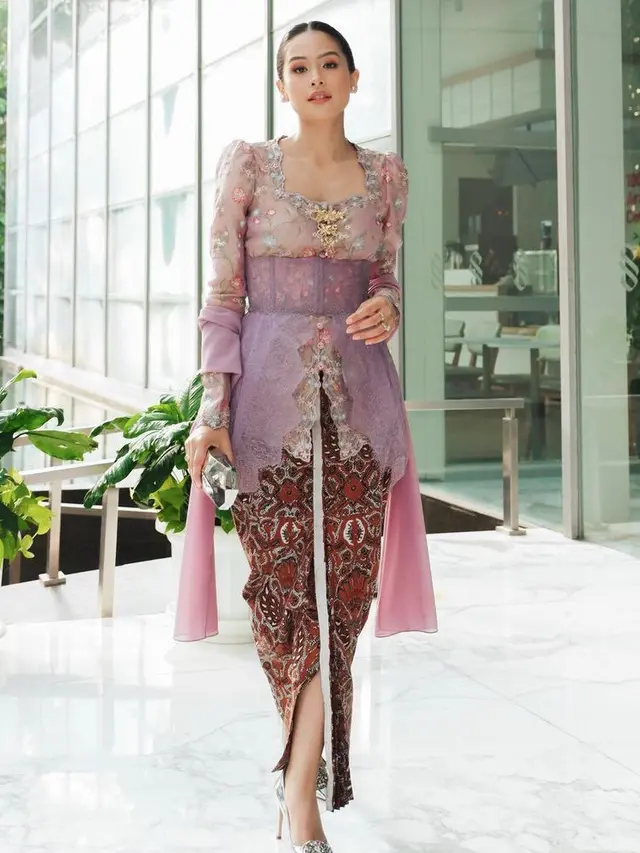 Pesona Kebaya Artis