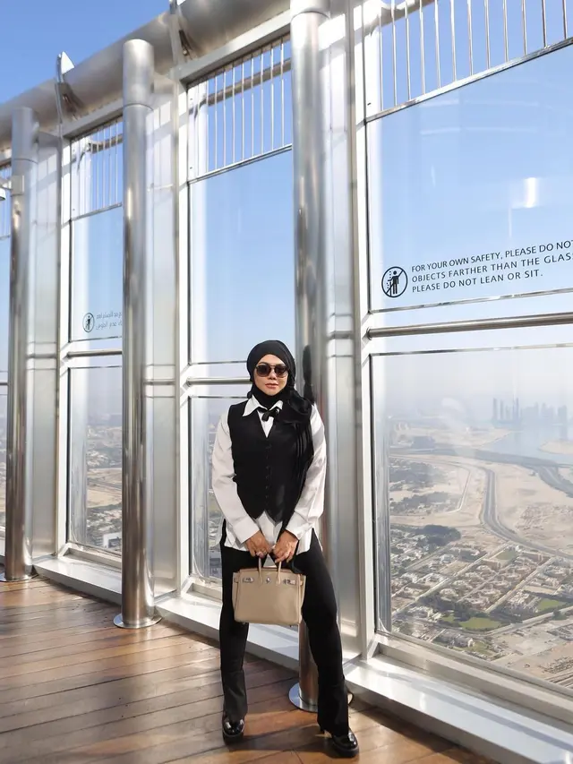7 Potret Liburan Sarita Abdul Mukti dan Shania Salsabila di Dubai, Modis Banget