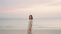 Prompt Gemini AI Foto Sendiri di Pantai yang Aesthetic dan Realistis. Foto: Gemini