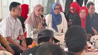 Istri Capres nomor urut 3 Ganjar Pranowo, Siti Atikoh Supriyanti bertemu relawan Ganjar-Mahfud di Lampung. Atikoh dicurhati soal kelangkaan pupuk subsidi. (Foto: Istimewa)