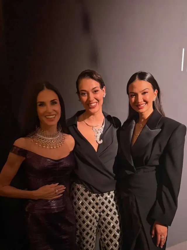 Pesona Raline Shah Foto dengan Deretan Seleb A-List di Cannes 2026, Tak Kebanting dengan Han So Hee hingga Salma Hayek