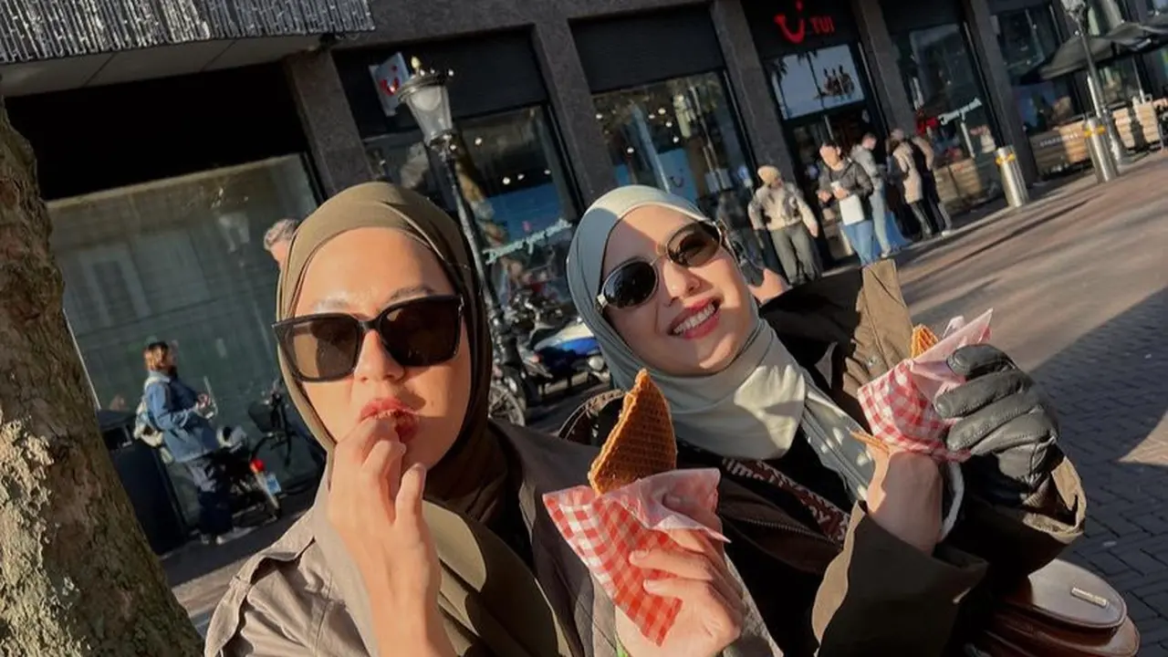 OOTD Paula Verhoeven dan Tya Ariestya di Belanda