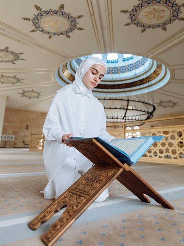 Ilustrasi membaca surah Yasin