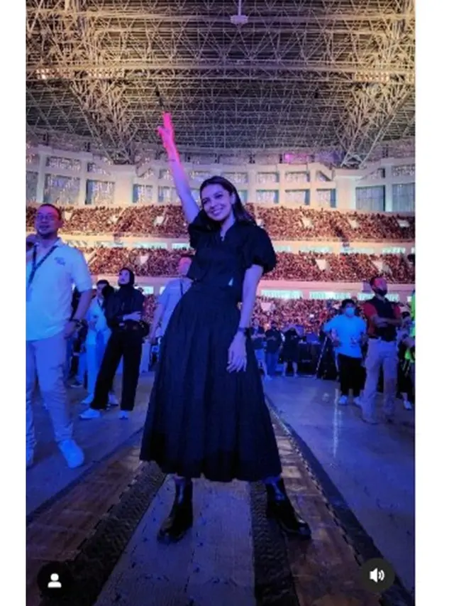 6 Potret Artis dan Pejabat Ikut Nonton Konser Dewa 19 di JIS, Ajang Nostalgia