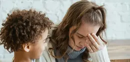 Strategi tenang menghadapi anak overstimulation saat liburan. [Dok/Pexels.com/Keira Burton].