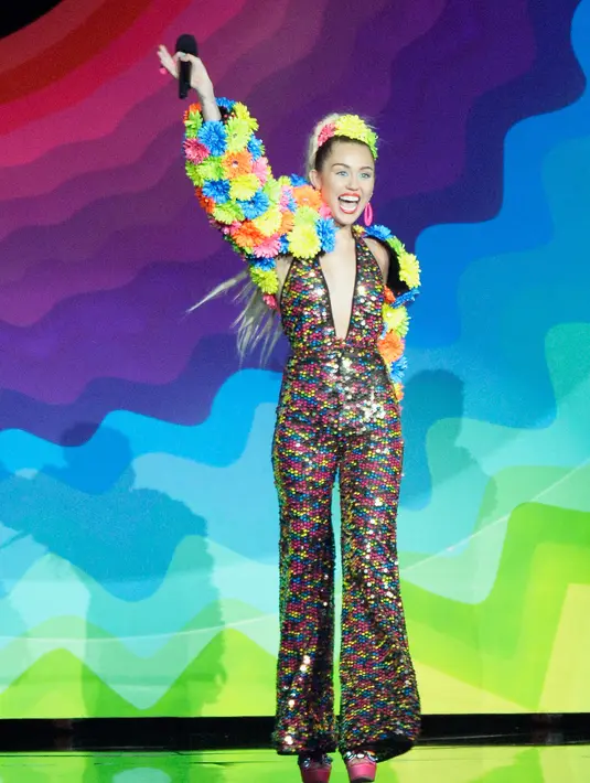 Meski begitu, bahwa saat itu Miley memakai cincin yang sama seperti sebuah foto yang pernah diunggahnya dalam akun instagramnya beberapa waktu lalu. (AFP/Bintang.com)