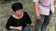 Polisi menemukan paket ganja siap edar di kantong celana Toing.
