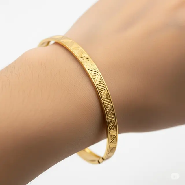12 Model Gelang untuk Tangan Kecil yang Elegan dan Proporsional
