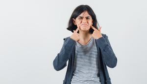 Ilustrasi perempuan sakit gigi (copyright Freepik)