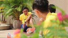 Pemain Timnas Indonesia U-22, Rizky Ridho melakukan sesi latihan ringan di Hotel Phnom Penh, Kamboja, Minggu (30/4/2023). Latihan tersebut dilakukan dalam rangka mengembalikan kebugaran para pemain setelah pertandingan melawan Filipina di Grup A SEA Games 2023. (Bola.com/Abdul Azis)