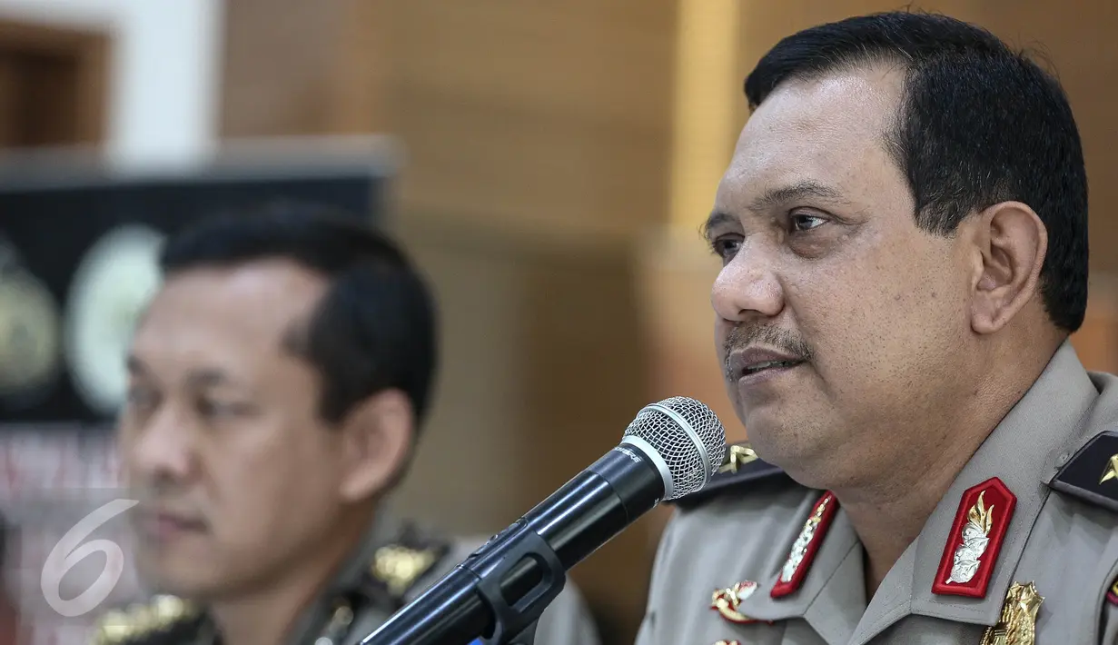 Kabagpenum Polri Brigjen Rikwanto memberi keterangan pers terkait penangkapan terduga teroris Jatiluhur di Jakarta, Senin (26/12). Tim Densus 88 menyergap 4 teroris 2 pelaku ditembak mati dan 2 pelaku ditangkap hidup-hidup. (Liputan6.com/Faizal Fanani)