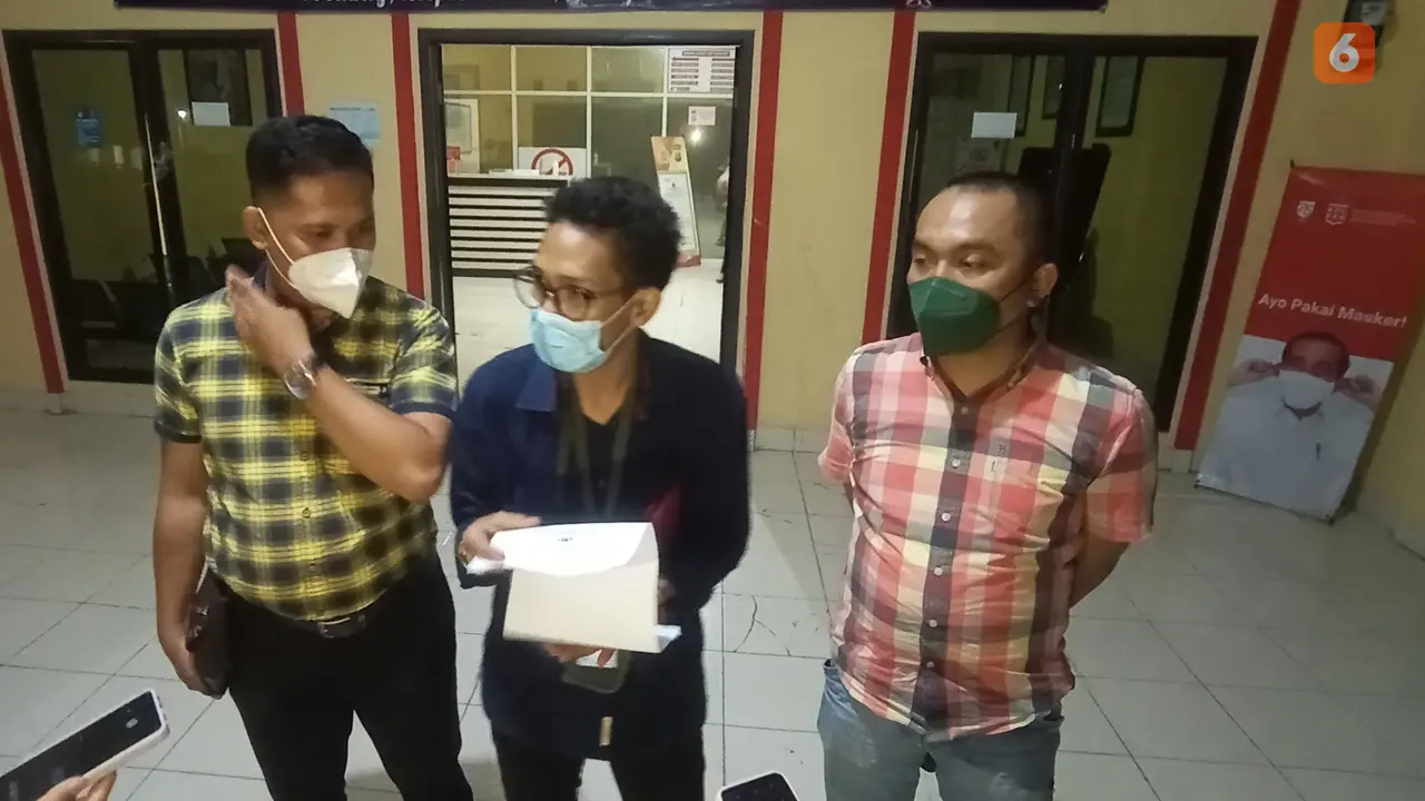 Pengacara Mahasiswi Korban Pelecehan Seksual Presma Untirta Banten. (Kamis, 14/10/2021). (Liputan6.com/Yandhi Deslatama).