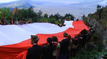 Pengibaran bendera Merah Putih raksasa di Kabupaten Probolinggo (Istimewa)