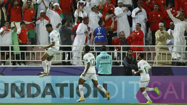 Foto: Kirgistan Tahan Imbang Oman, Timnas Indonesia Catat Sejarah Lolos ke 16 Besar Piala Asia 2023