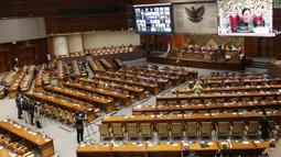 Sejumlah anggota DPR mengikuti Rapat Paripurna ke-23 DPR RI di Kompleks Parlemen, Senayan, Jakarta, Selasa (24/5/2022). Agenda rapat paripurna membahas pembicaraan tingkat II/pengambilan keputusan terhadap RUU tentang perubahan kedua atas undang-undang nomor 12 tahun 2011 tentang pembentukan peraturan perundang-undangan. (Liputan6.com/Angga Yuniar)