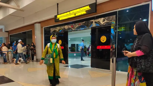 Deteksi Dini Virus Corona, KKP Palembang Bagikan Alert Card ke Penumpang