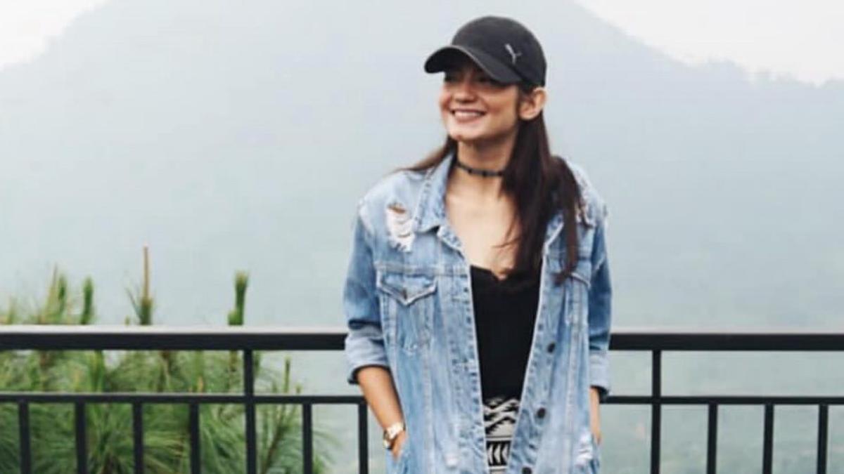 6 Selebritis Ikut Tren 2016 dengan Gaya Fashion Populer Tahun Itu, Kalung Choker hingga Ripped Jeans Ada Enzy Storia Sampai Raisa