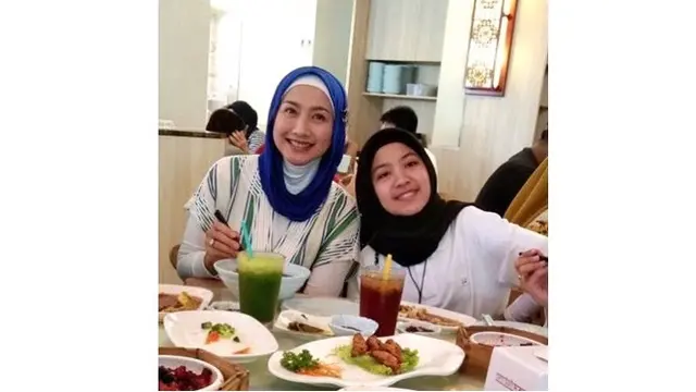 Potret Kompak Desy Ratnasari dan Nasywa Nathania (sumber: instagram/@desyratnasarifans)