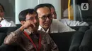 Mantan Dirut PT Garuda Indonesia (Persero), Muhammad Arif Wibowo menunggu panggilan penyidik di Gedung KPK, Jakarta, Selasa (17/12/2019). Arif diperiksa terkait kasus dugaan suap pengadaan mesin Rolls-Royce PLC asal Inggris untuk pesawat Airbus milik Garuda Indonesia. (merdeka.com/Dwi Narwoko)
