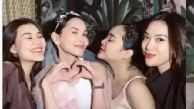 Gaya Natural Alyssa Daguise Dapat Kejutan Bridal Shower dari Sahabatnya Jelang Nikah.  (dok.Instagram @aaliyahmassaid/https://www.instagram.com/stories/aaliyah.massaid/Henry)