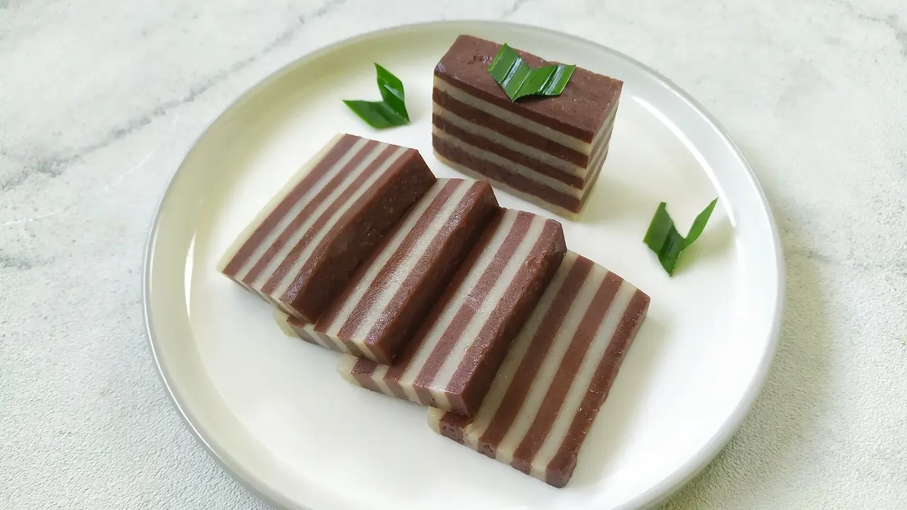 kue lapis manado