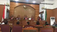 Jaksa menghadirkan 5 saksi dari jemaah Gereja Oikumene dalam sidang bom Thamrin (Liputan6.com/ Muhammad Radityo)