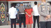 Brigadir AKS ditetapkan tersangka usai terlibat pencurian dengan kekerasan yang mengakibatkan seorang warga meninggal, Senin (16/12/2024). Foto: Marifka Wahyu Hidayat