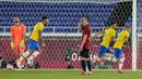 Pemain Brasil Matheus Cunha melakukan selebrasi usai mencetak gol ke gawang Spanyol pada pertandingan final sepak bola putra Olimpiade Tokyo 2020 di Yokohama, Jepang, Sabtu (7/8/2021). Brasil menang 2-1. (AP Photo/Fernando Vergara)